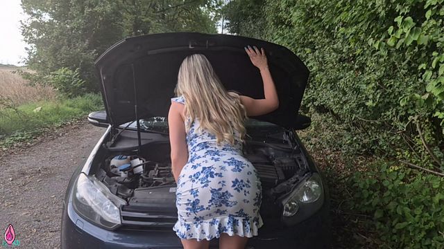 Lesbian Car Breakdown Leads To Strangers Ass Fucking