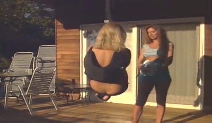 Lesbian Strapon Sex With Jessie James & Jennifer