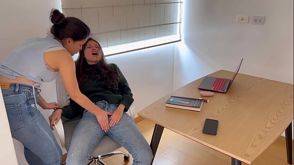 Lesbians Have Sex While Wearing Jeans
