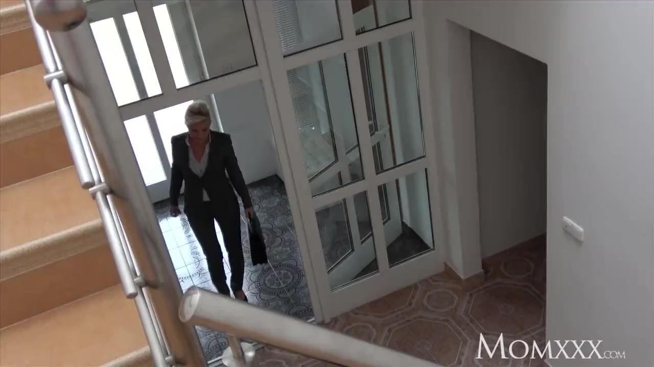 MOM Estate agent MILF wakes and fucks horny student - Lesbian YouPorn 