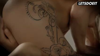 Blonde Fingers Brunette, Pussy Tribbing & Lesbian Sex