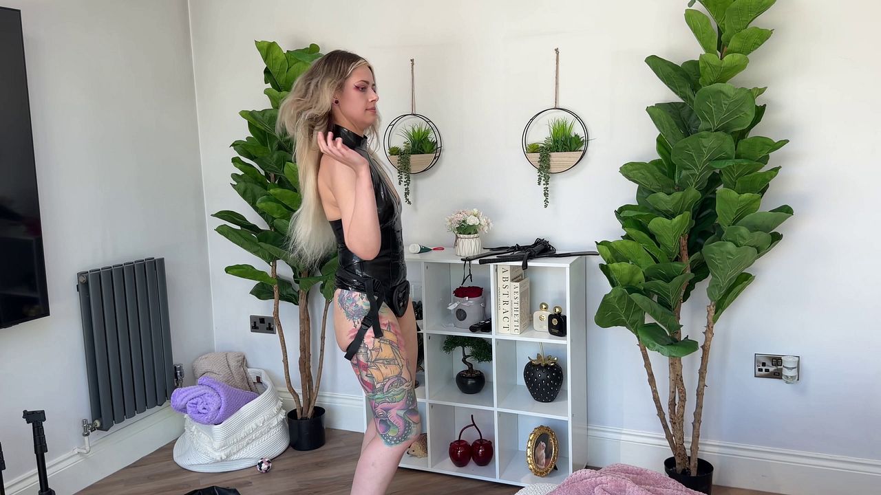 MistressMercyxox Dominates Poppy Palmer In BDSM Strap-On